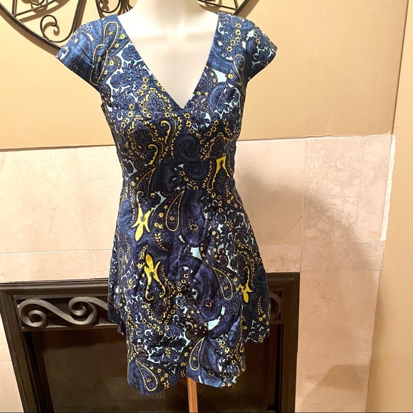 Tracy Reese Petites Paisley Short Sleeve Dress 0P - Picture 1 of 10